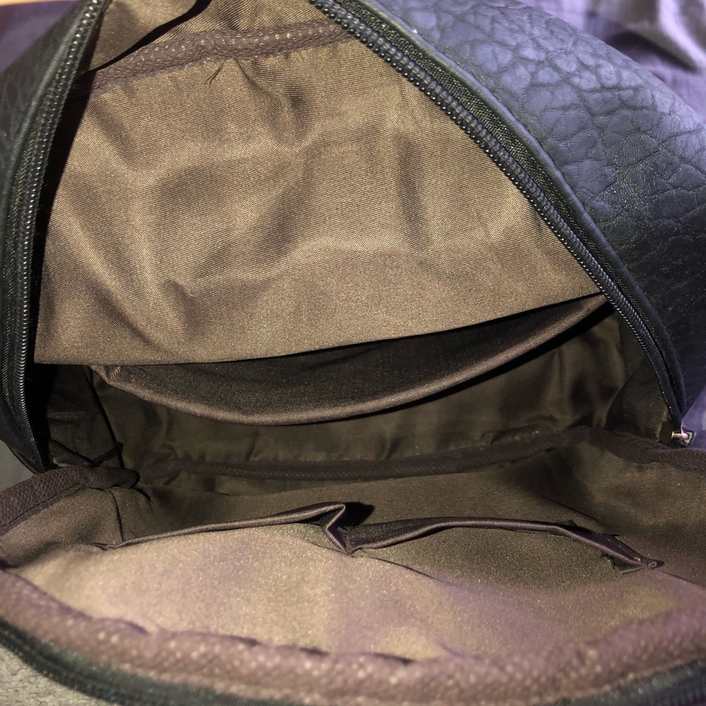 Backpack - Picture 3 of 4